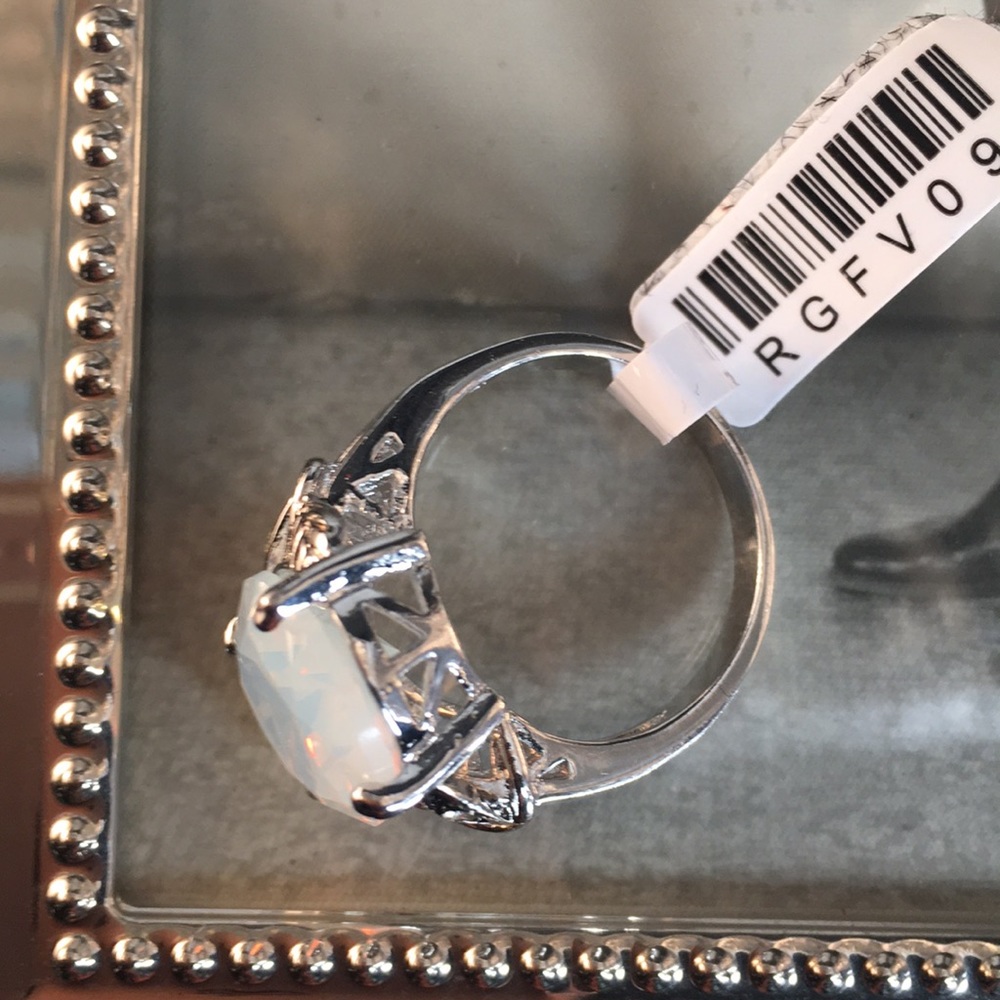 Beautiful Genuine Moonstone Ring - Picture 5 of 5